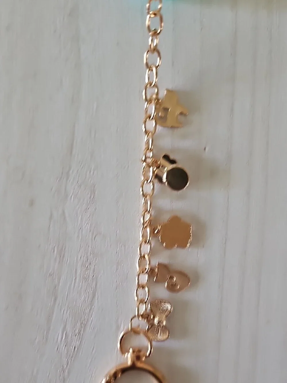 Gold Tone Cat Charm Keychain
